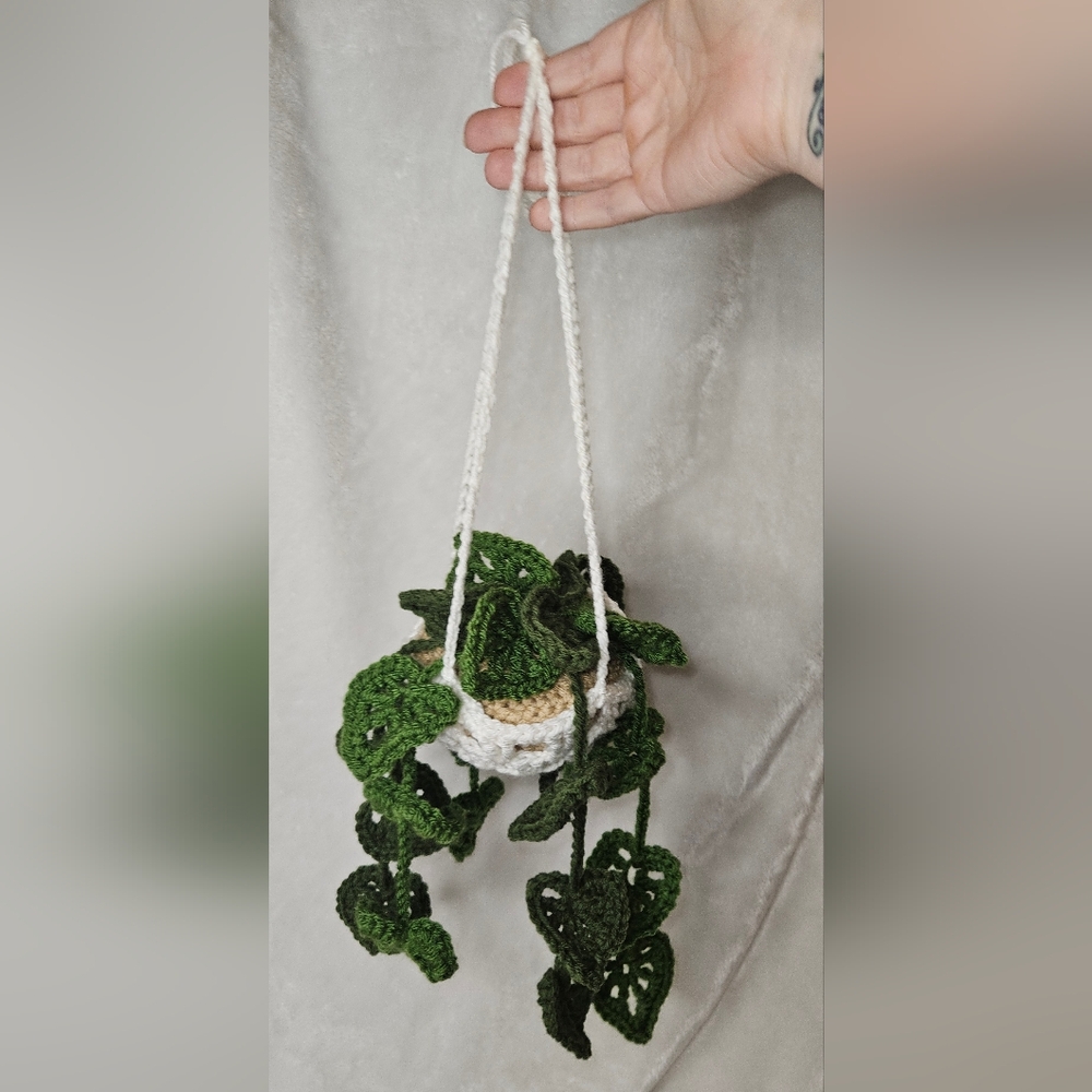 Crocheted Hanging String Of Hearts Leaf Planter - Picture 3 of 4